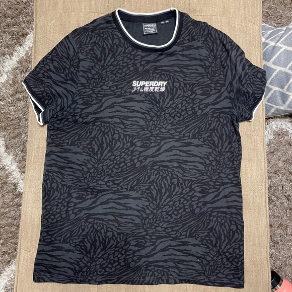 Superdry Matching T-shirt and Sweat Shorts - Picture 5 of 7